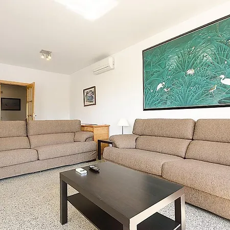 R11 Casa Blanca Con Gran Jardin Y Piscina *