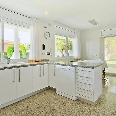R11 Casa Blanca Con Gran Jardin Y Piscina Villa *