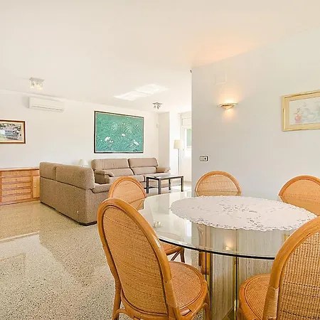 Villa R11 Casa Blanca Con Gran Jardin Y Piscina