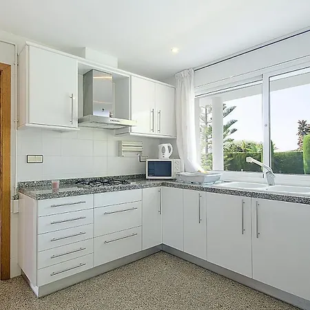 R11 Casa Blanca Con Gran Jardin Y Piscina Villa *