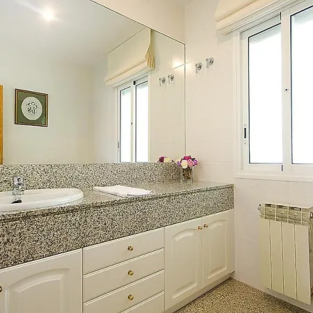 Villa R11 Casa Blanca Con Gran Jardin Y Piscina *
