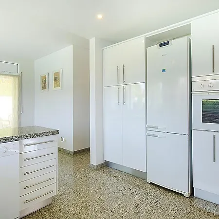 R11 Casa Blanca Con Gran Jardin Y Piscina * Calafell