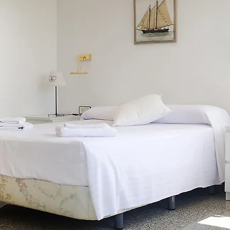 R11 Casa Blanca Con Gran Jardin Y Piscina Calafell