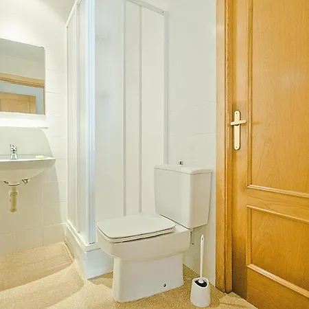 R11 Casa Blanca Con Gran Jardin Y Piscina