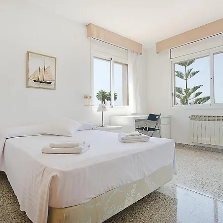 Villa R11 Casa Blanca Con Gran Jardin Y Piscina Calafell