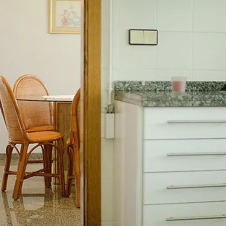 R11 Casa Blanca Con Gran Jardin Y Piscina Villa