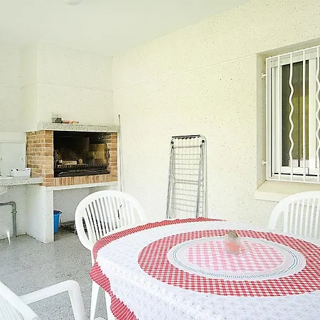 R11 Casa Blanca Con Gran Jardin Y Piscina Calafell
